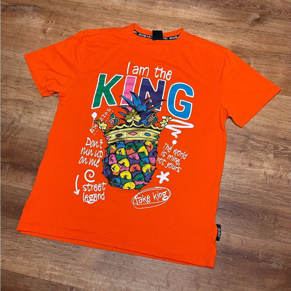 Graphic tee